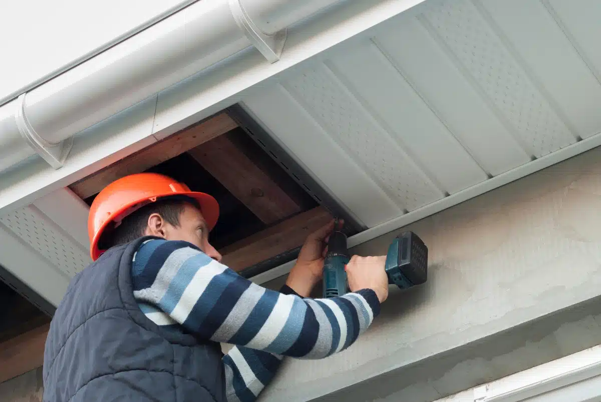 white-soffit-repair